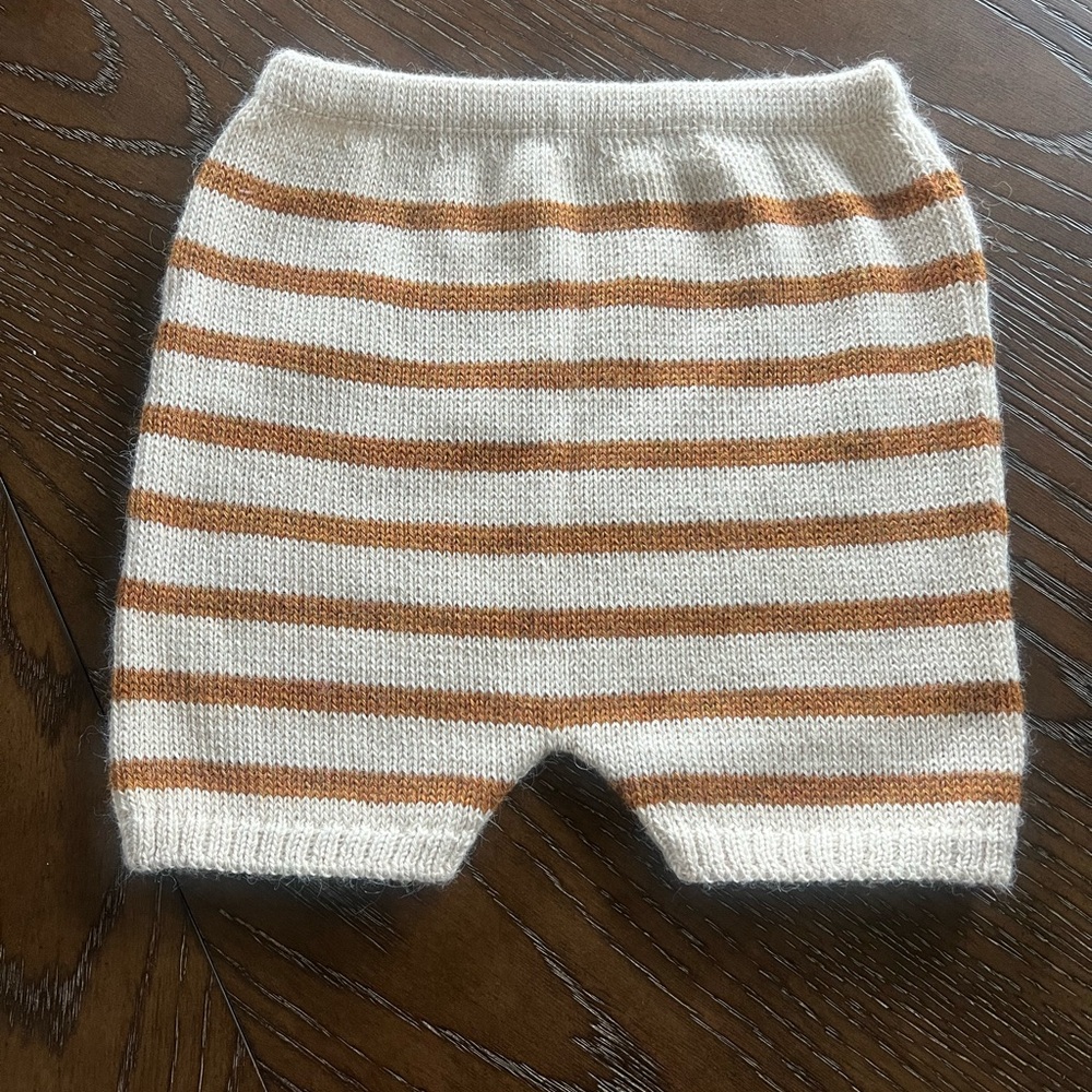 NWOT Oeuf 2T shorts